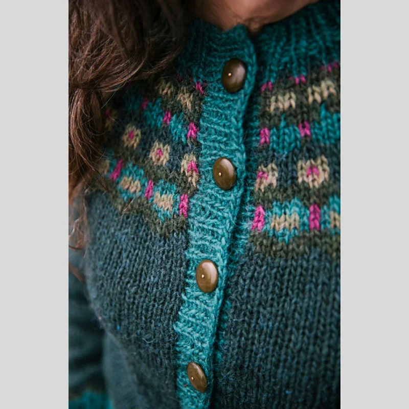 Peerie Shop Cardi by Mary Jane Mucklestone in Léttlopi